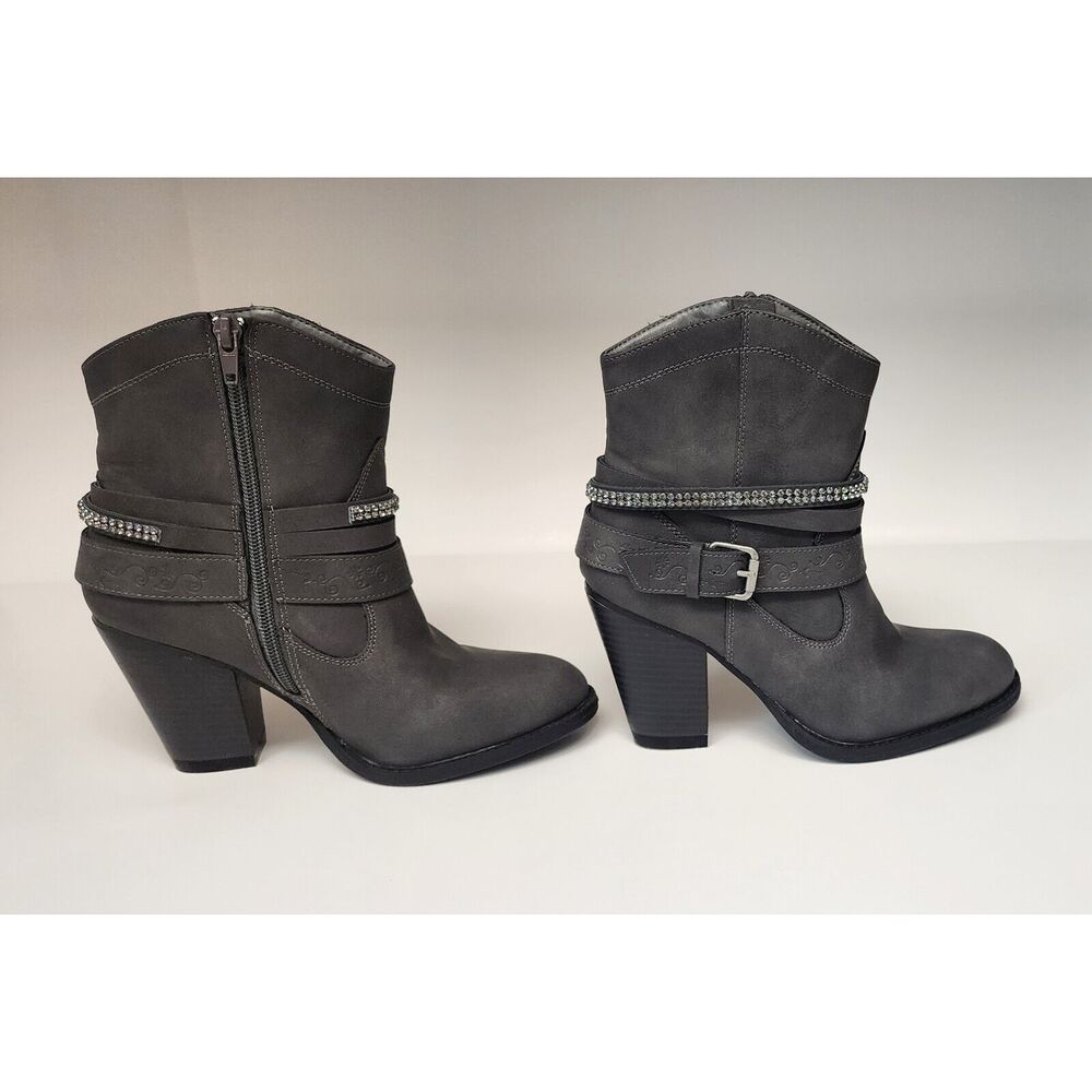 Daisy Fuentes 6M Valentina women's Western Ankle Bootie Gray Faux Leather